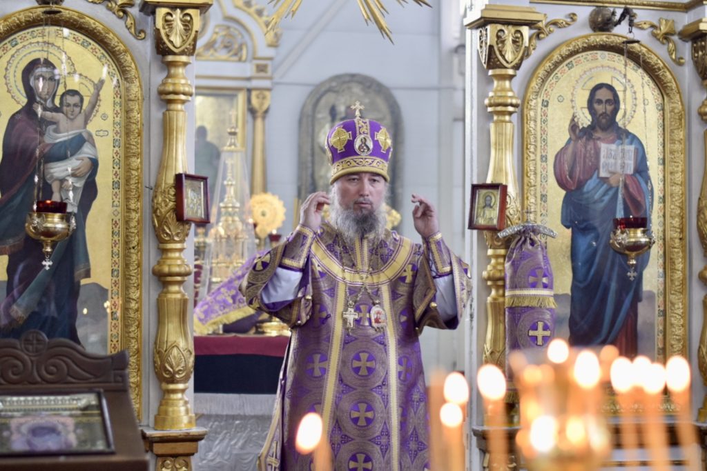 В субботу 2-й седмицы Великого поста епископ Василий совершил литургию в Свято-Троицком соборе