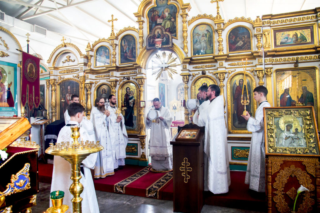 В Лазареву субботу епископ Василий совершил литургию в Свято-Троицком соборе города Армавира