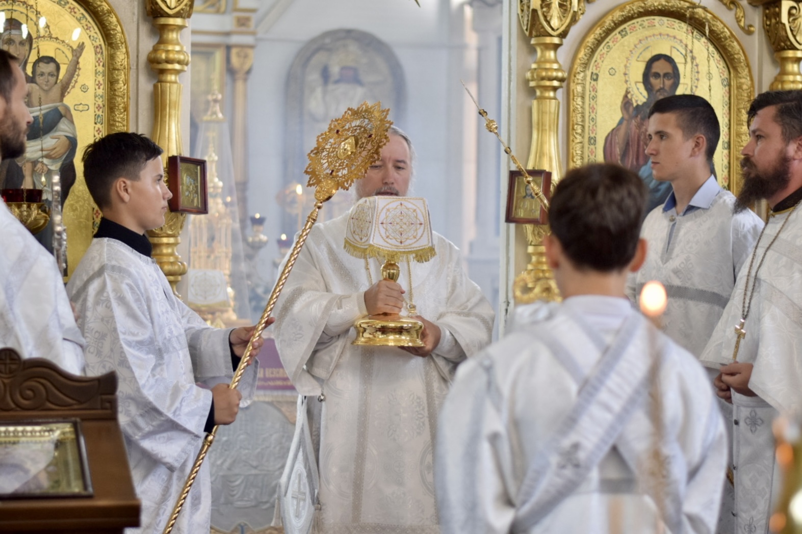 В Неделю 10-ю по Пятидесятнице епископ Василий совершил литургию в Свято-Троицком соборе